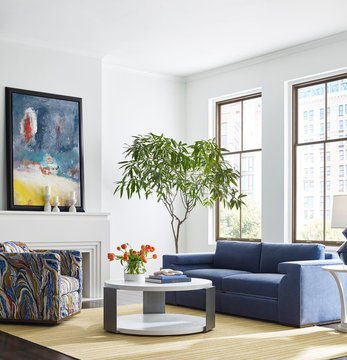 We’ve never met a blue we didn’t like (especially on a Monday) 💙😉
The McCoy Sofa features beautiful architectural details, including the cut out arms and back details. And has quite possibly the cutest namesake (swipe to see ☺️)!