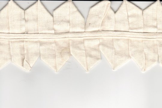 LINEN PLEATED FALLS FRINGE PREMIUM